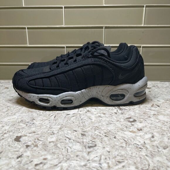 Nike Air Max Tailwind 4 Running Shoes - Picture 3 of 8
